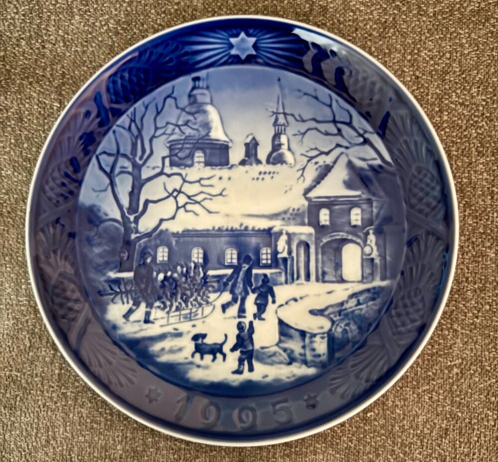 1995 Royal Copenhagen Christmas Plate - Manor House